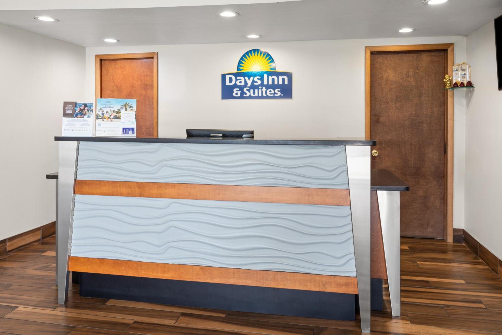 Days Inn By Wyndham Wauseon Eksteriør billede